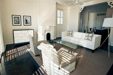 هتل Melrose Mansion