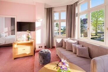 هتل Residenz Waldkrone Kühlungsborn