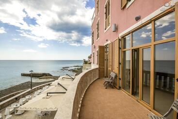 هتل Rotonda Inn Novigrad