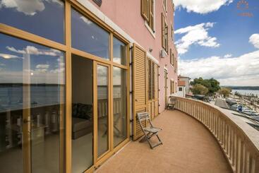 هتل Rotonda Inn Novigrad