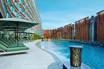 هتل Royal Plaza