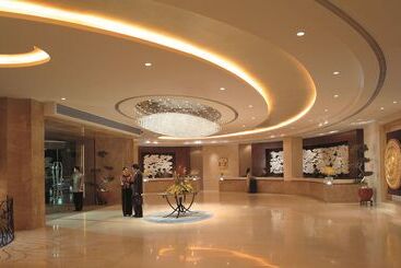 酒店 Shangri La Shenzhen   Nearby Luohu Border, Outdoor Swimming Pool