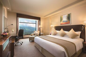 酒店 Shangri La Shenzhen   Nearby Luohu Border, Outdoor Swimming Pool