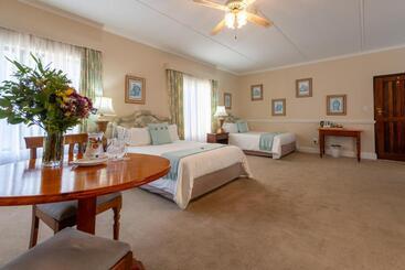 هتل St James Of Knysna