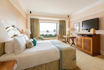 هتل Taj Lands End