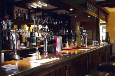 هتل The Bird In Hand Inn, Witney
