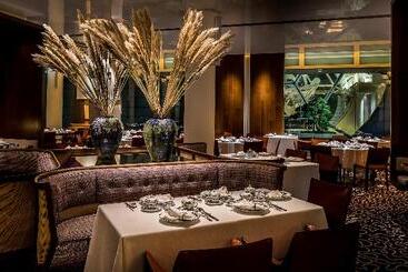 هتل The Ritzcarlton, Millenia Singapore