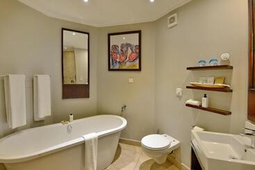 هتل Victoria Falls Safari Lodge