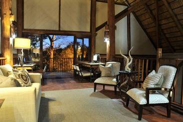 هتل Victoria Falls Safari Lodge