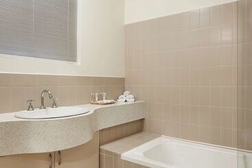 Best Western Northbridge Apartments