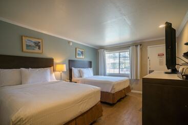 هتل Bay Front Inn
