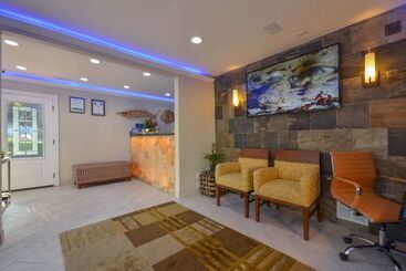 هتل Best Western The Inn & Suites Pacific Grove