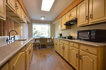 هتل Best Western The Inn & Suites Pacific Grove