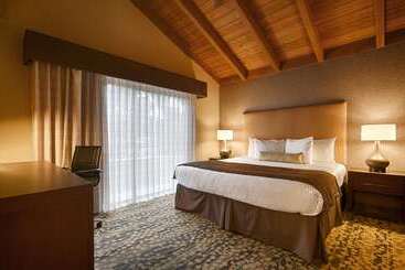 هتل Best Western The Inn & Suites Pacific Grove