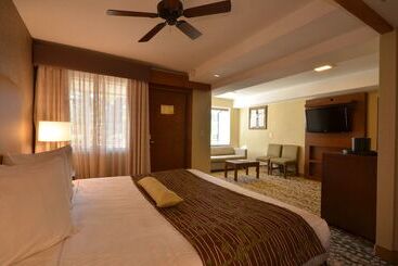 هتل Best Western The Inn & Suites Pacific Grove