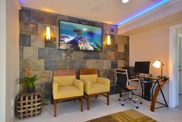 هتل Best Western The Inn & Suites Pacific Grove