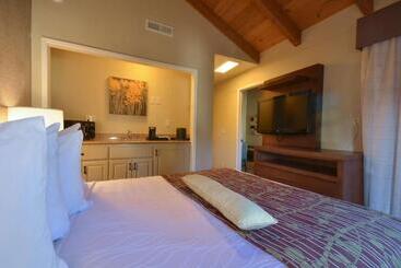 هتل Best Western The Inn & Suites Pacific Grove