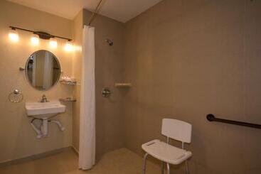 هتل Best Western The Inn & Suites Pacific Grove