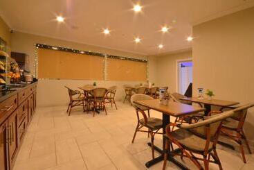هتل Best Western The Inn & Suites Pacific Grove