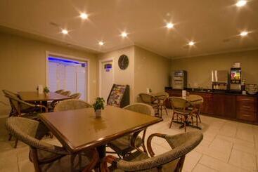 هتل Best Western The Inn & Suites Pacific Grove