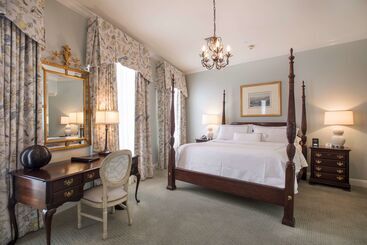 هتل Bienville House