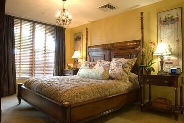 هتل Bienville House