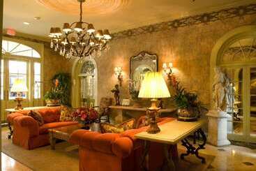 هتل Bienville House