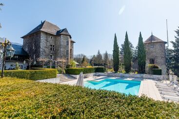 هتل Chateau De Candie
