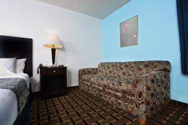 酒店 Coratel Inn & Suites By Jasper Newton