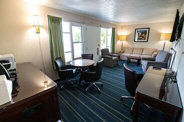 هتل Days Inn By Wyndham Bar Harbor
