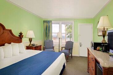 هتل Days Inn By Wyndham Bar Harbor