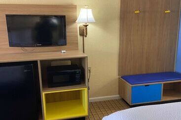 בית מלון כפרי Days Inn By Wyndham Clinton