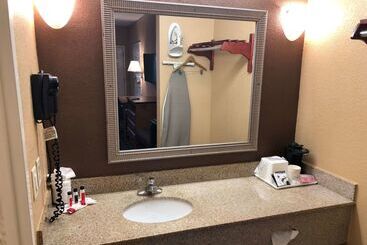 هتل Days Inn By Wyndham Columbus
