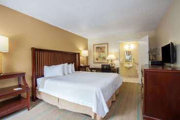 هتل Days Inn By Wyndham Daytona Beach Speedway