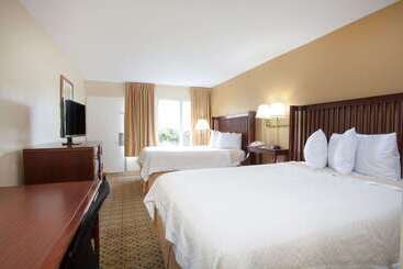 هتل Days Inn By Wyndham Daytona Beach Speedway
