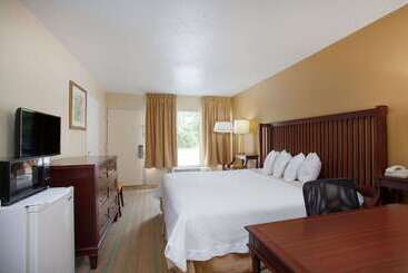 هتل Days Inn By Wyndham Daytona Beach Speedway
