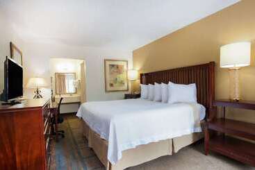 هتل Days Inn By Wyndham Daytona Beach Speedway