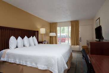 هتل Days Inn By Wyndham Daytona Beach Speedway