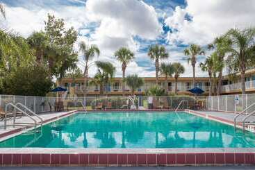 فندق Days Inn By Wyndham Daytona Beach Speedway