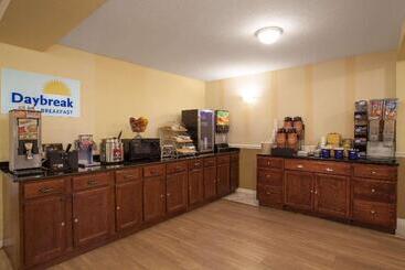 هتل Days Inn By Wyndham Daytona Beach Speedway