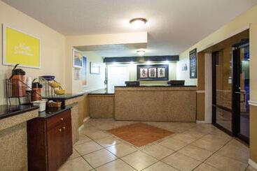 هتل Days Inn By Wyndham Daytona Beach Speedway