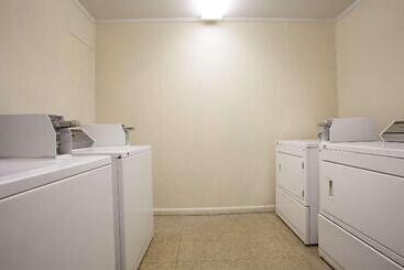 هتل Days Inn By Wyndham Daytona Beach Speedway