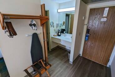هتل Days Inn By Wyndham Great Falls