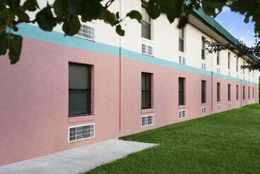 Hotel Days Inn By Wyndham Park City Kansas