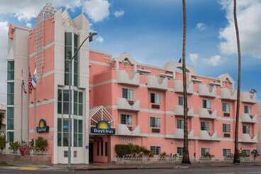 هتل Days Inn By Wyndham Santa Monica