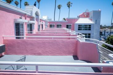 هتل Days Inn By Wyndham Santa Monica