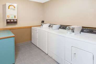 هتل Days Inn By Wyndham Sault Ste Marie Mi