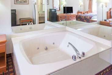 هتل Days Inn By Wyndham Sault Ste Marie Mi