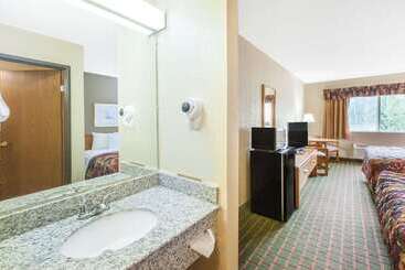 هتل Days Inn By Wyndham Sault Ste Marie Mi