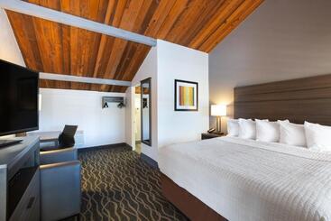 هتل Days Inn By Wyndham Ukiah
